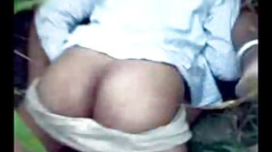 Тийнейджърката Кийли Джоунс с твърдо тяло разглобява путка в задната секс камери част на микробуса на непознат