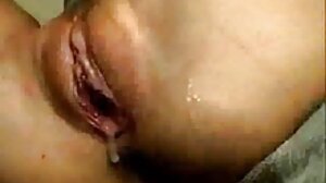 Азиатската красавица прецака задника, докато остана през отворен прозорец onlain porno kameri